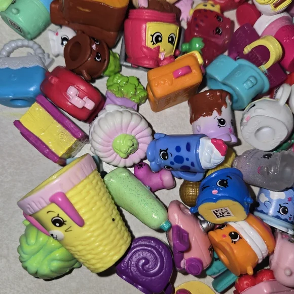 Shopkins Large Bundle 355 Pieces!!! - Picture 11 of 16